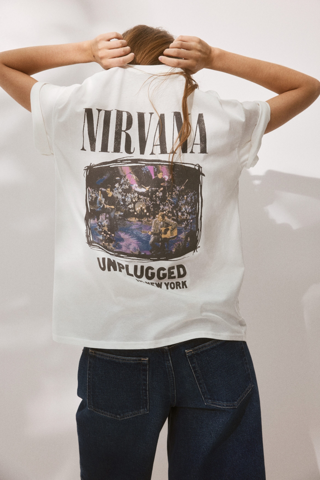  تیشرت اورسایز زنانه سفید طرح NIRVANA برند H&M - DIVIDED | بادابینگ استایل 