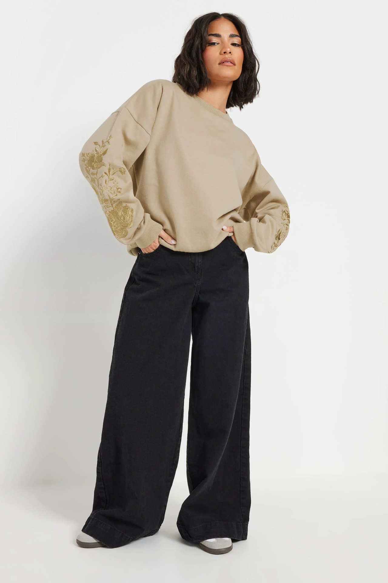  سویشرت دورس گلدوزی شده زنانه اورسایز قهوه‌ای شتری برند پیکسی‌گرل PIXIEGIRL | بادابینگ استایل 