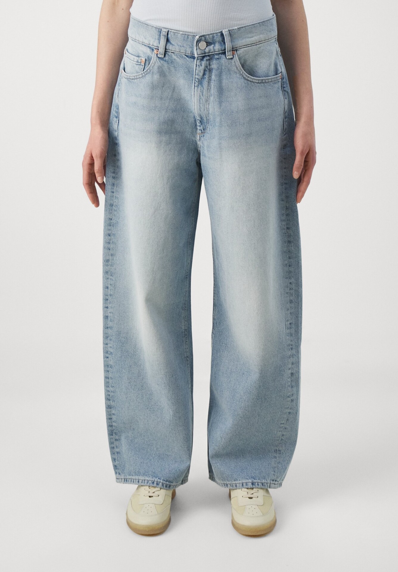 شلوار جین زنانه بگ بالنی وینتج آبی روشن برند DL1961 - مدل Illia Barrel Vintage Light 32 | بادابینگ استایل