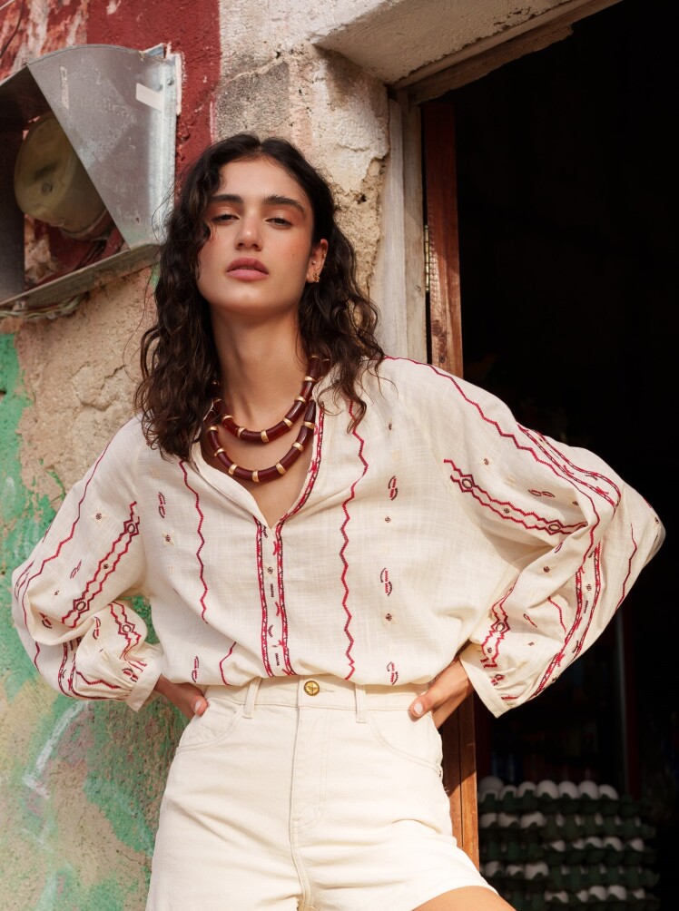 بلوز اورسایز گلدوزی شده زنانه یقه هفت سفید استخوانی برند زارا ZARA | بادابینگ استایل