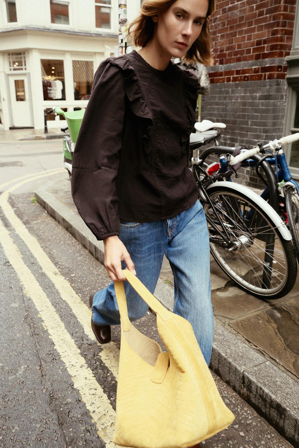  بلوز رافل گل دار گلدوزی شده زنان قهوه‌ای تیره برند زارا ZARA | بادابینگ استایل 
