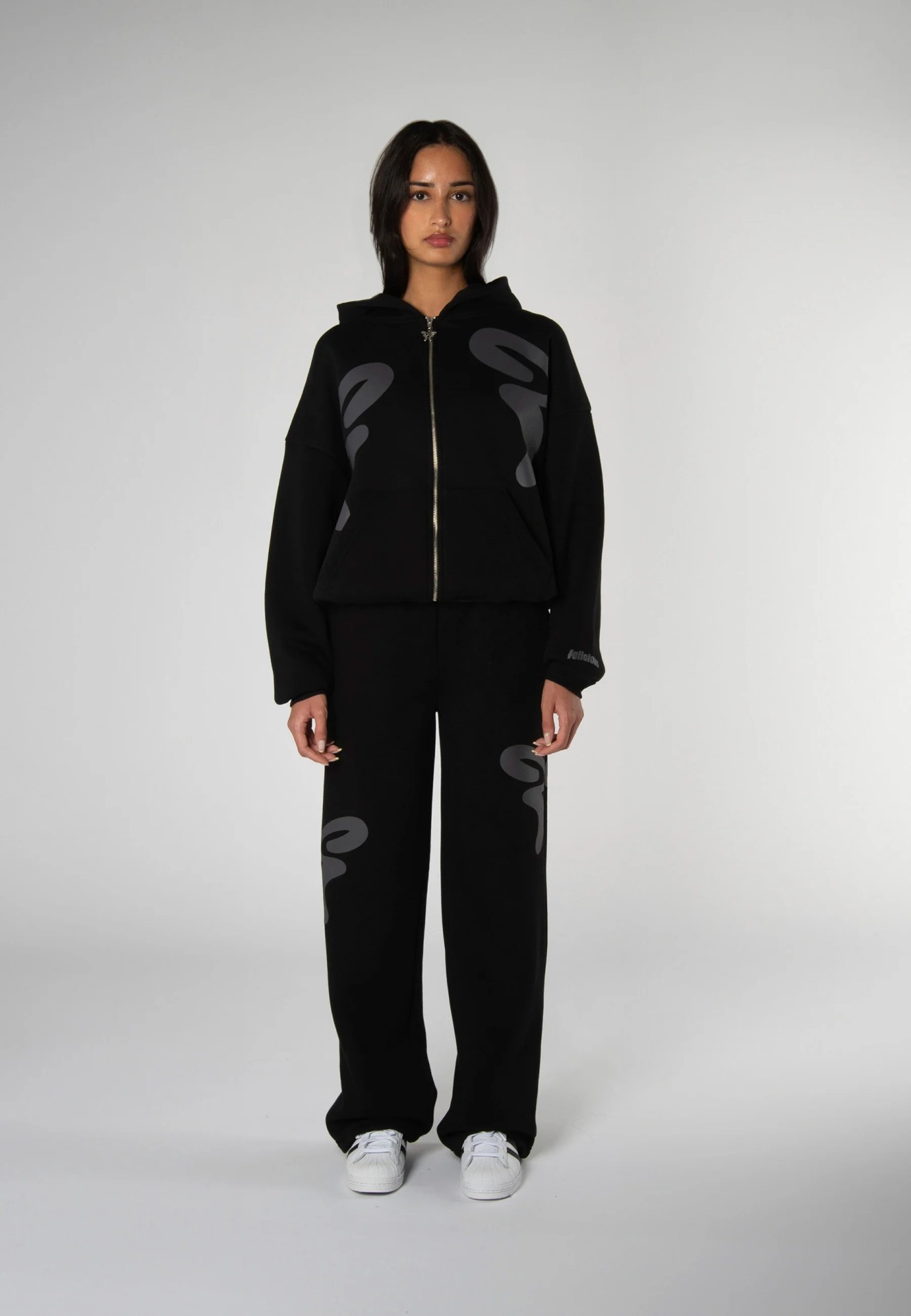  ست هودی و شلوار اسلش جاگر زنانه طرح پروانه مشکی برند فلیشس felicious | بادابینگ استایل 