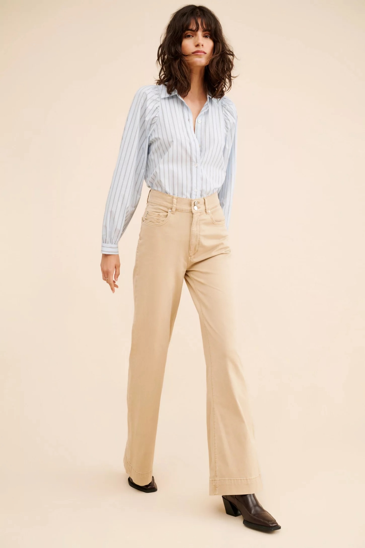  شلوار جین زنانه اکسترا واید لگ فاق بلند بژ کرمی برند DL1961 - مدل Hepburn Extra Wide Leg Oat | بادابینگ استایل 