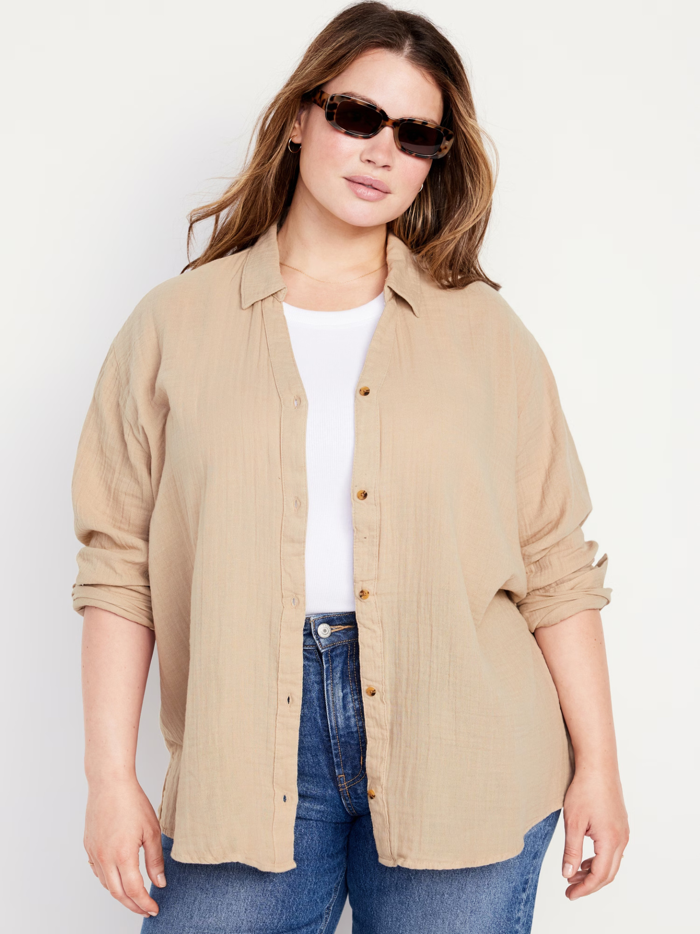  شومیز بوی‌فرند اورسایز زنانه با بافت موج دار سفید برند الد نیوی Old Navy | بادابینگ استایل 