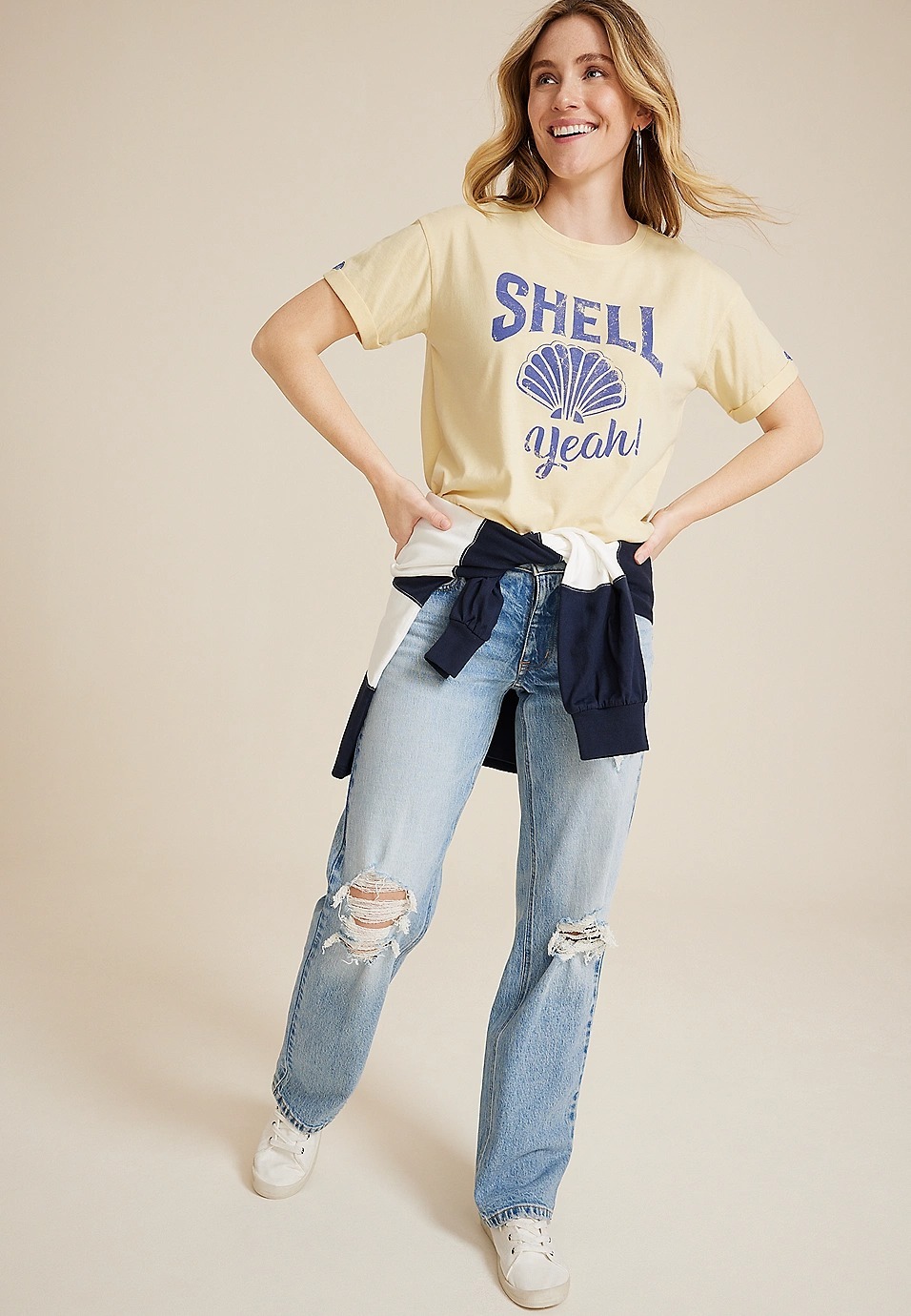  تیشرت طرح دار اورسایز زنانه Shell Yeah زرد کمرنگ برند مورسیز maurices | بادابینگ استایل 