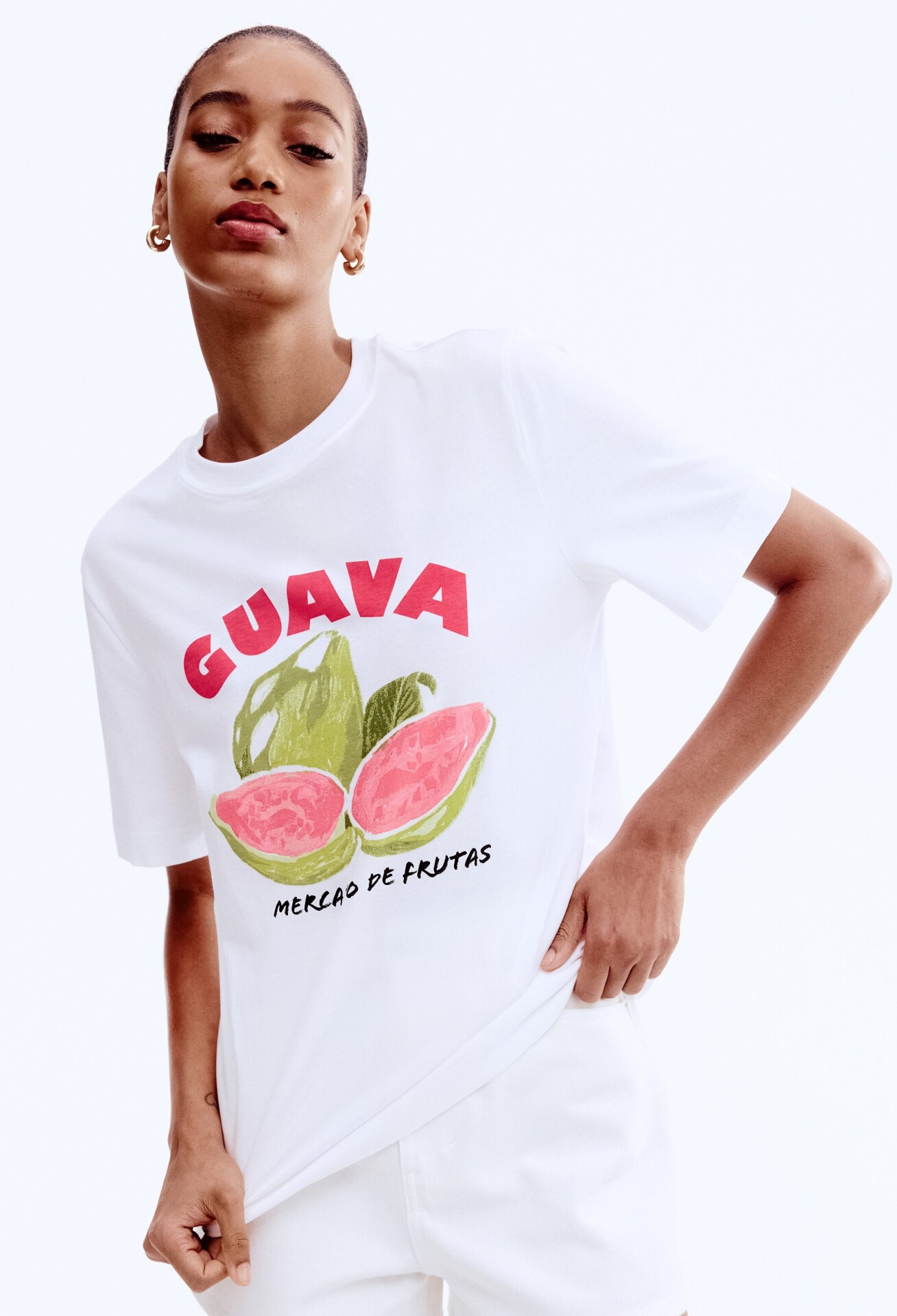  تیشرت طرح دار زنانه لوز فیت سفید Guava برند اچ اند ام H&M | بادابینگ استایل 