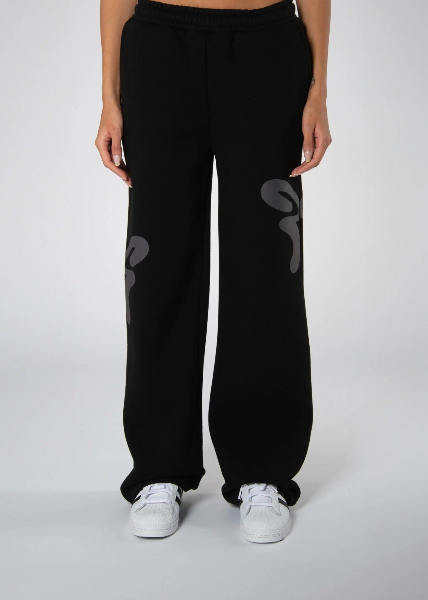  شلوار اسلش زنانه واید لگ طرح پروانه مشکی برند فلیشس felicious | بادابینگ استایل 