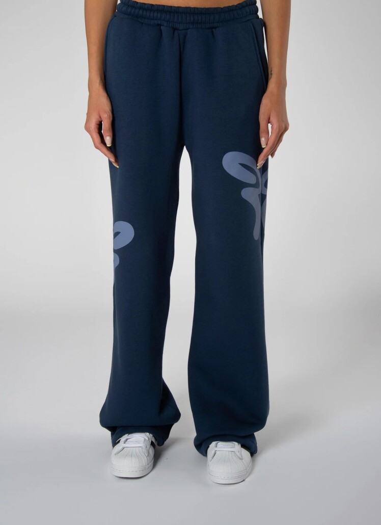 شلوار اسلش زنانه واید لگ طرح پروانه سرمه‌ای برند فلیشس felicious | بادابینگ استایل